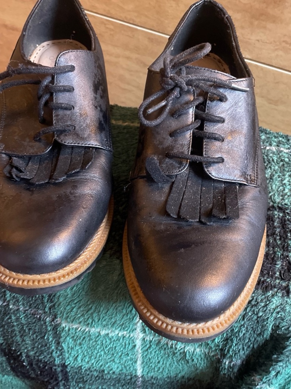 Classic Black Leather Men’s Brogue Derby with Kiltie Fringe